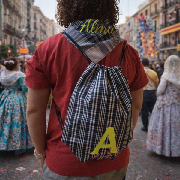 Mochila fallera personalizada con pañuelo a juego
