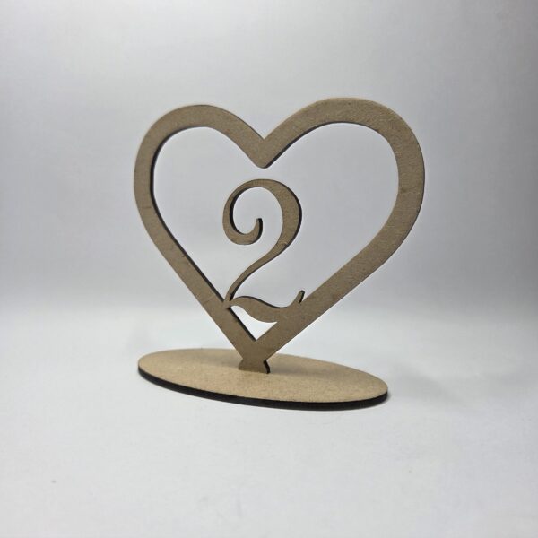 Mesero corazon elegante.