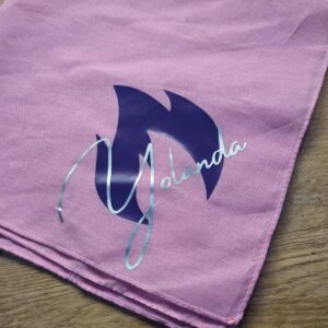 Pañuelo fallero rosa personalizado con nombre.